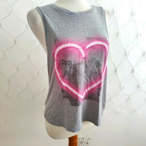 °American Eagle Muscle Tee / Gray & Pink / Graphic Heart T-Shirt / Medium